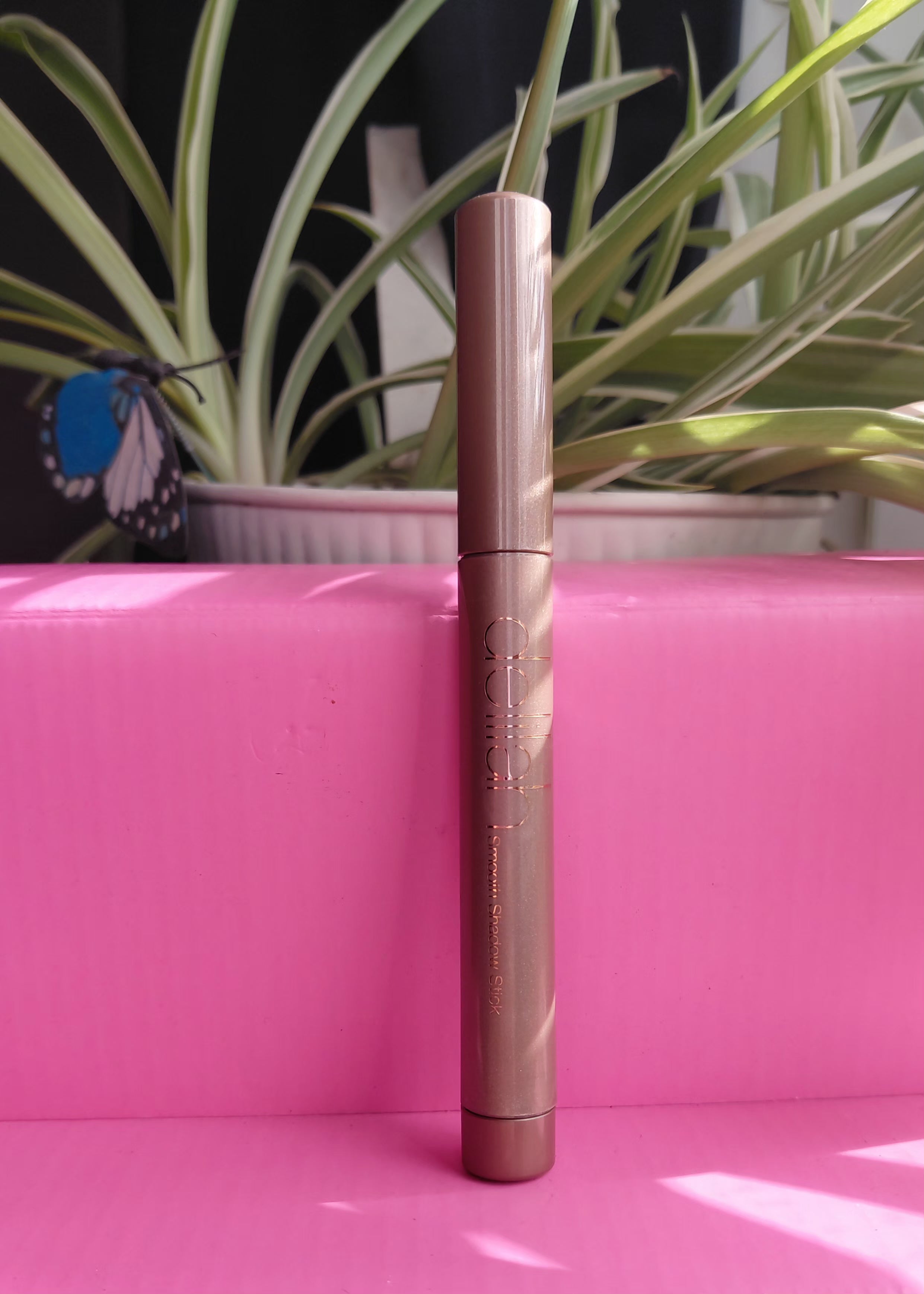 Delilah Shadow Stick